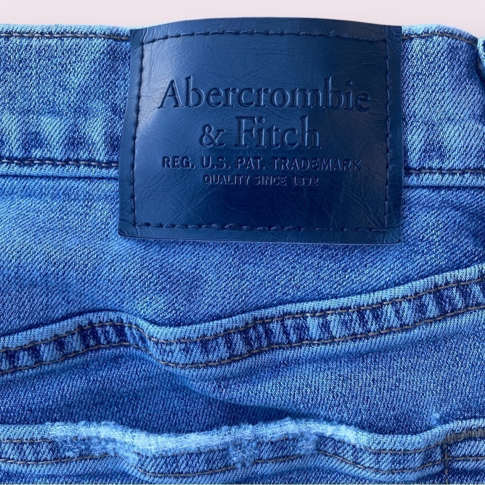 Abercrombie & Fitch Slim Taper Jeans Size 30x32 - Picture 5 of 6